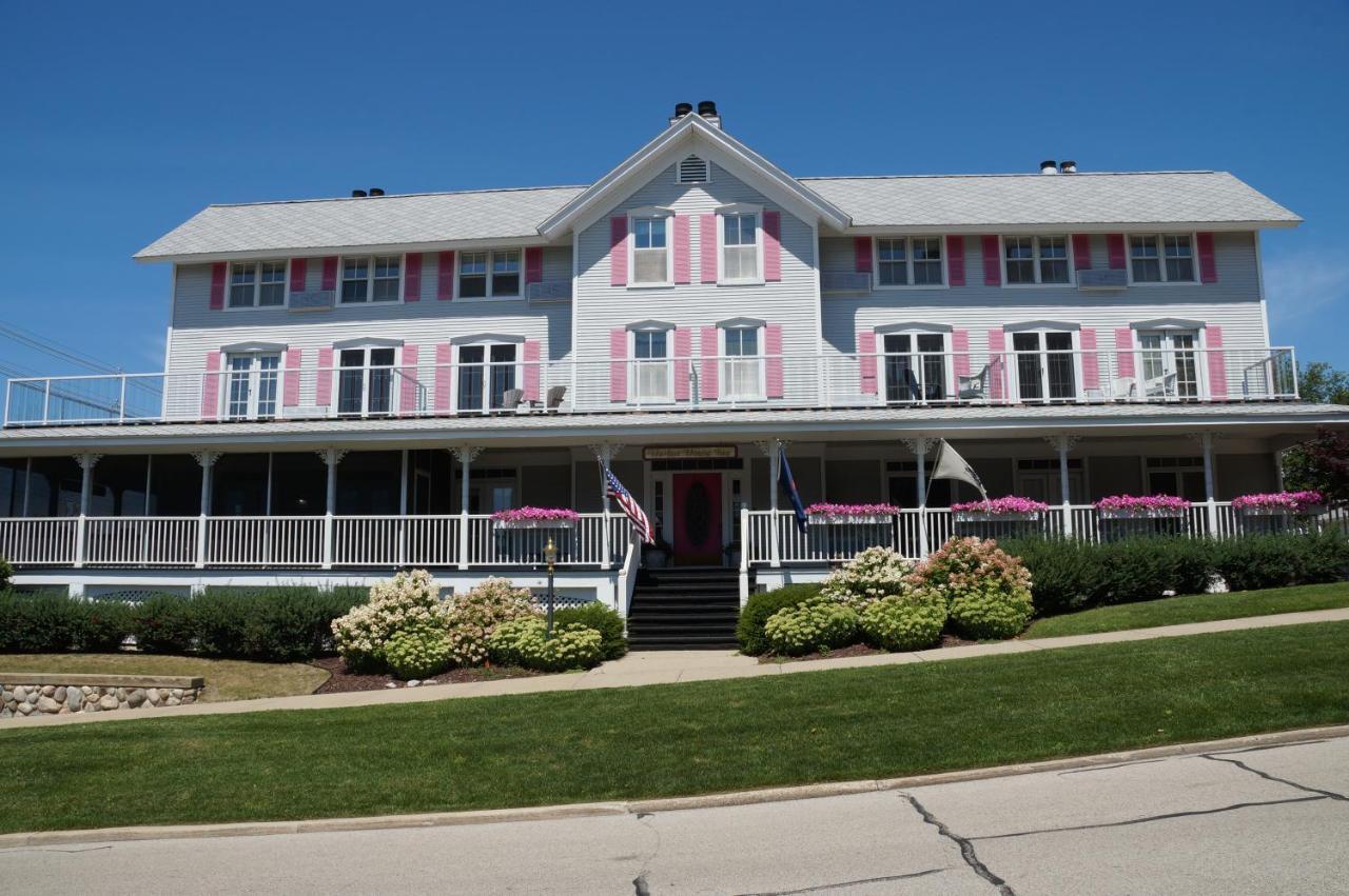 Harbor House Inn Grand Haven Exterior photo
