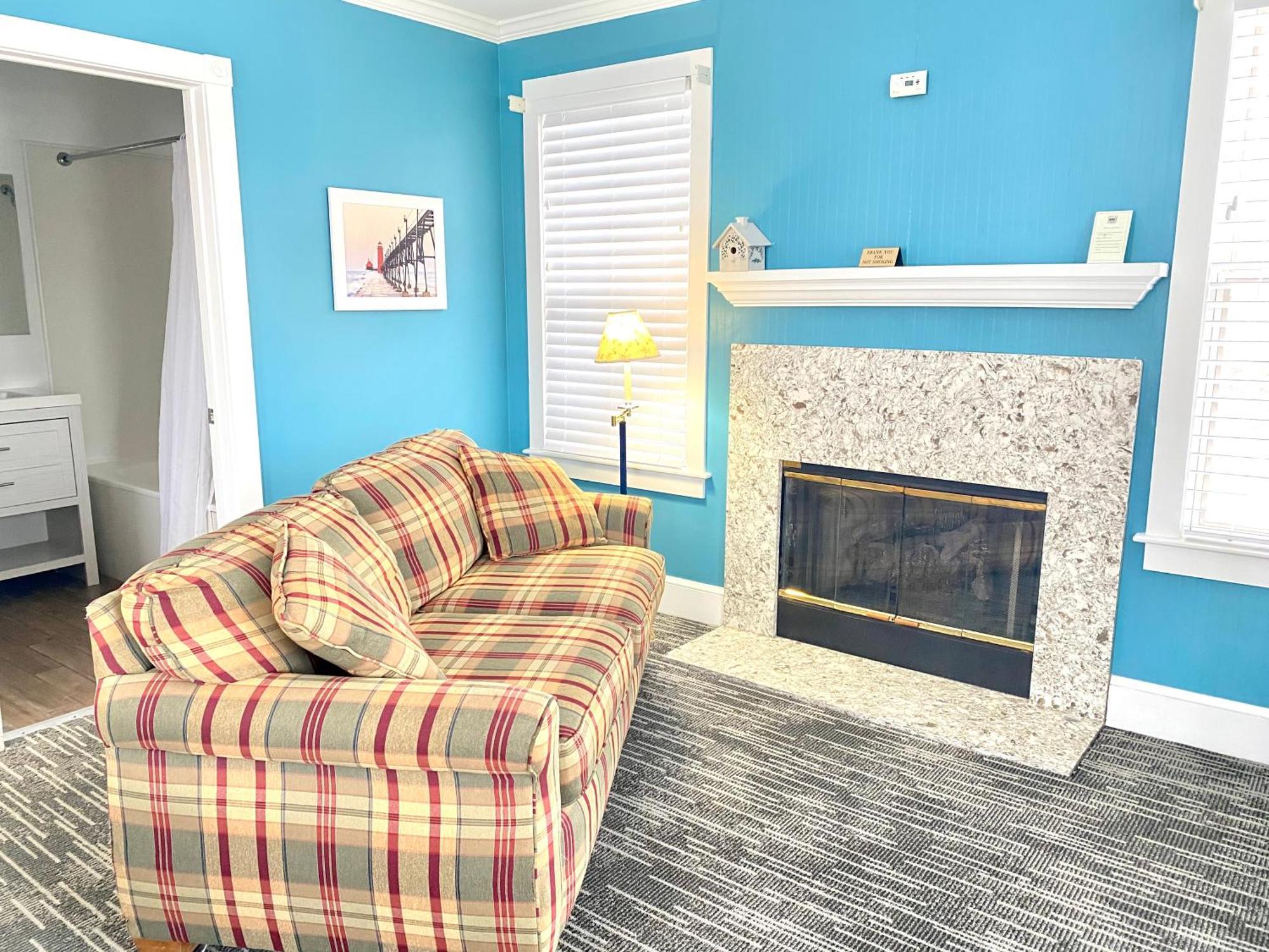 Harbor House Inn Grand Haven Room photo