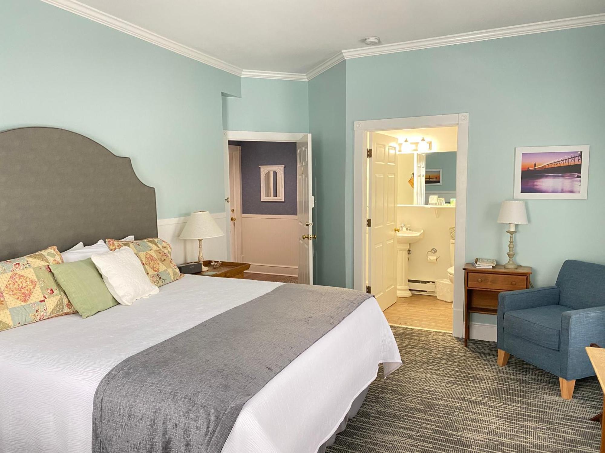 Harbor House Inn Grand Haven Room photo